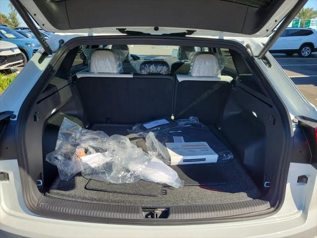 2026 Volkswagen Atlas Cross Sport SEL Premium R-Line