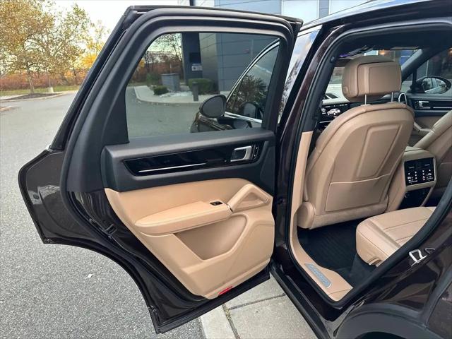 2019 Porsche Cayenne Standard