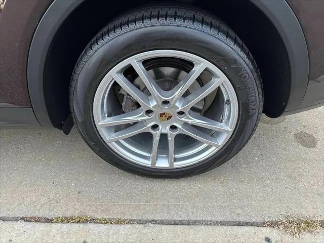 2019 Porsche Cayenne Standard