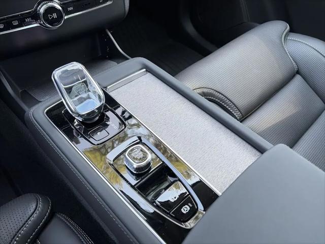 2026 Volvo XC90 Ultra, B6 AWD Gas (mild hybrid), Gasoline, Bright, 7 Seats