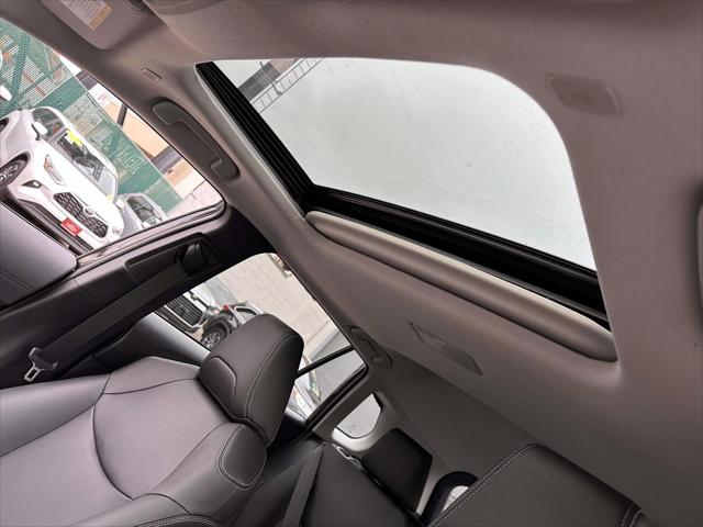 2023 Toyota Corolla Cross XLE [13]