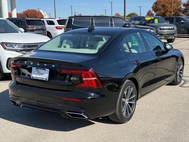 2022 Volvo S60 B5 Momentum 2022 Volvo S60 B5 Momentum