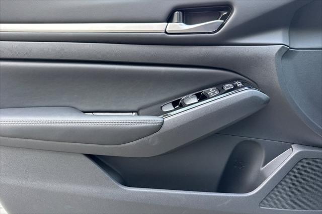 2025 Nissan Altima SL FWD