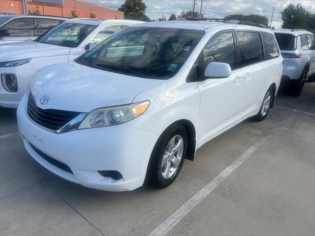 2013 Toyota Sienna LE V6 8 Passenger