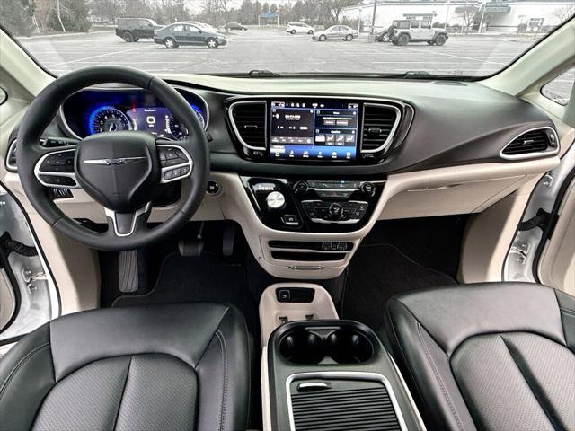 2024 Chrysler Pacifica Touring L 2024 Chrysler Pacifica Touring L