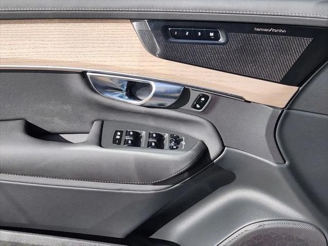 2026 Volvo XC90 Plus, B6 AWD Gas (mild hybrid), Gasoline, Bright, 7 Seats