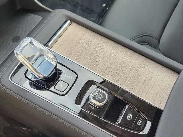 2026 Volvo XC90 Plus, B6 AWD Gas (mild hybrid), Gasoline, Bright, 7 Seats