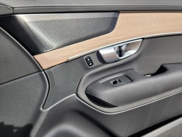 2026 Volvo XC90 Plus, B6 AWD Gas (mild hybrid), Gasoline, Bright, 7 Seats