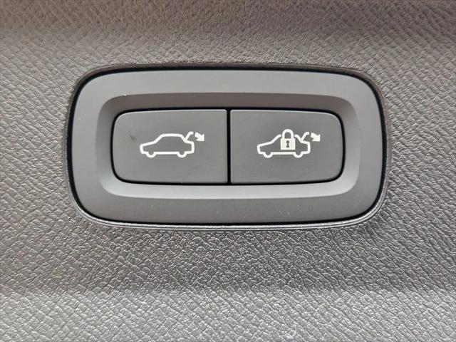 2026 Volvo XC90 Plus, B6 AWD Gas (mild hybrid), Gasoline, Bright, 7 Seats
