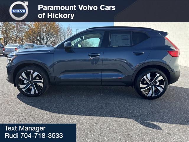 2026 Volvo XC40 Plus, B4 FWD Gas (mild hybrid), Dark