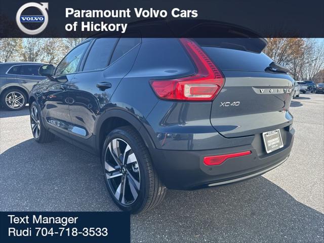 2026 Volvo XC40 Plus, B4 FWD Gas (mild hybrid), Dark