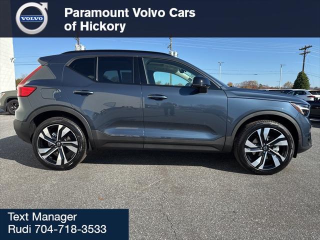 2026 Volvo XC40 Plus, B4 FWD Gas (mild hybrid), Dark
