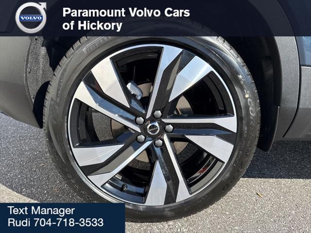 2026 Volvo XC40 Plus, B4 FWD Gas (mild hybrid), Dark