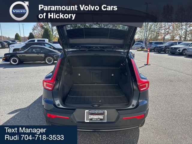 2026 Volvo XC40 Plus, B4 FWD Gas (mild hybrid), Dark