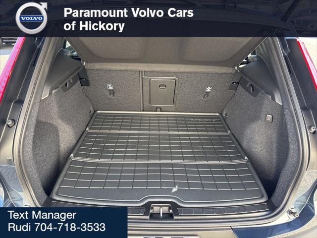 2026 Volvo XC40 Plus, B4 FWD Gas (mild hybrid), Dark