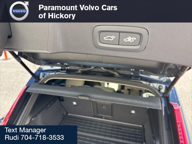 2026 Volvo XC40 Plus, B4 FWD Gas (mild hybrid), Dark