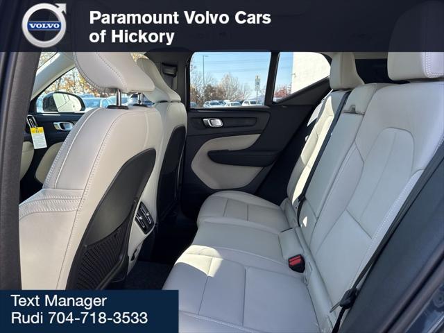 2026 Volvo XC40 Plus, B4 FWD Gas (mild hybrid), Dark