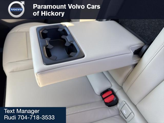2026 Volvo XC40 Plus, B4 FWD Gas (mild hybrid), Dark