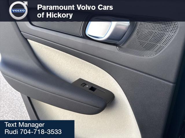 2026 Volvo XC40 Plus, B4 FWD Gas (mild hybrid), Dark