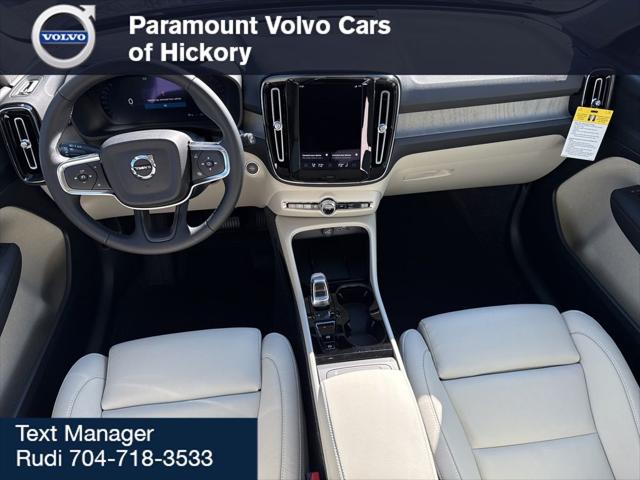 2026 Volvo XC40 Plus, B4 FWD Gas (mild hybrid), Dark