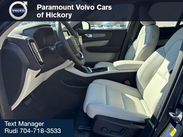 2026 Volvo XC40 Plus, B4 FWD Gas (mild hybrid), Dark