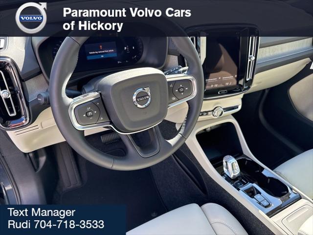 2026 Volvo XC40 Plus, B4 FWD Gas (mild hybrid), Dark