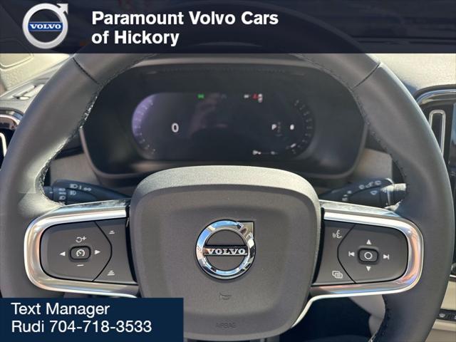 2026 Volvo XC40 Plus, B4 FWD Gas (mild hybrid), Dark