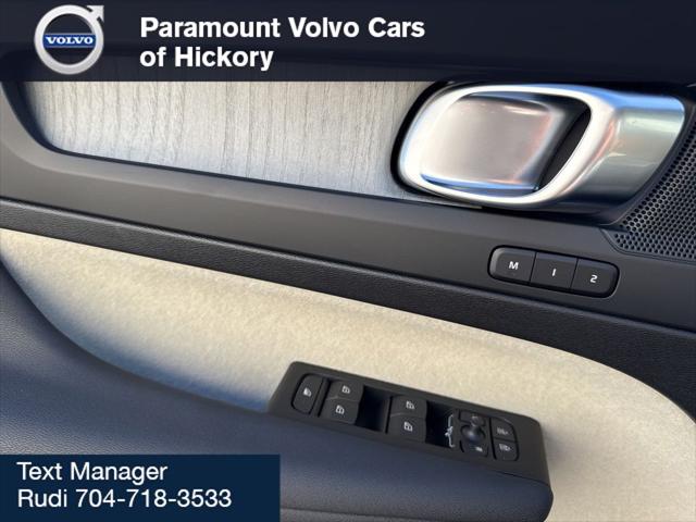 2026 Volvo XC40 Plus, B4 FWD Gas (mild hybrid), Dark