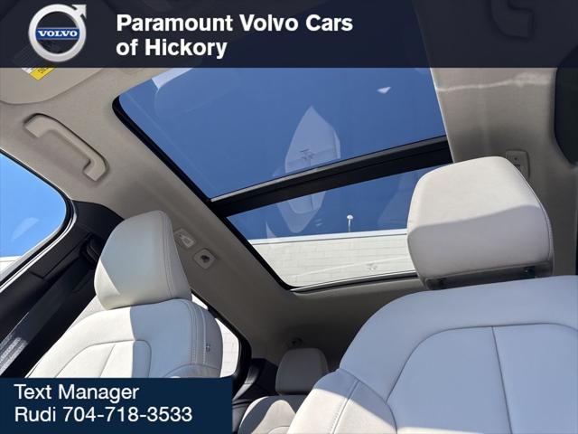 2026 Volvo XC40 Plus, B4 FWD Gas (mild hybrid), Dark