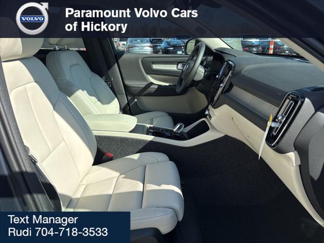 2026 Volvo XC40 Plus, B4 FWD Gas (mild hybrid), Dark
