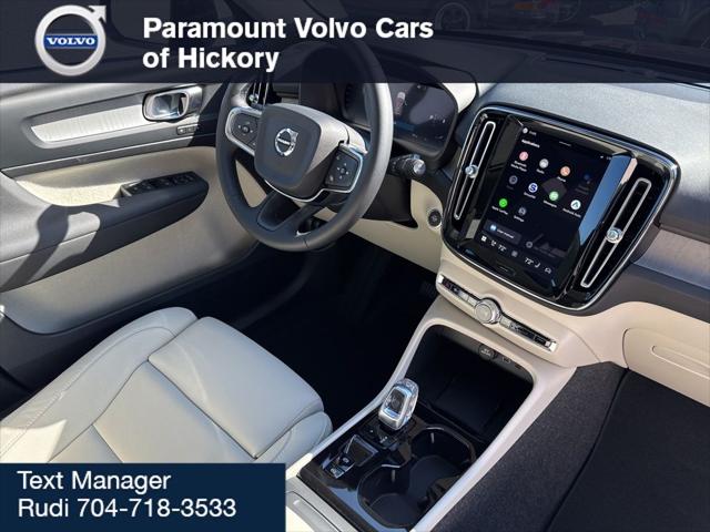 2026 Volvo XC40 Plus, B4 FWD Gas (mild hybrid), Dark