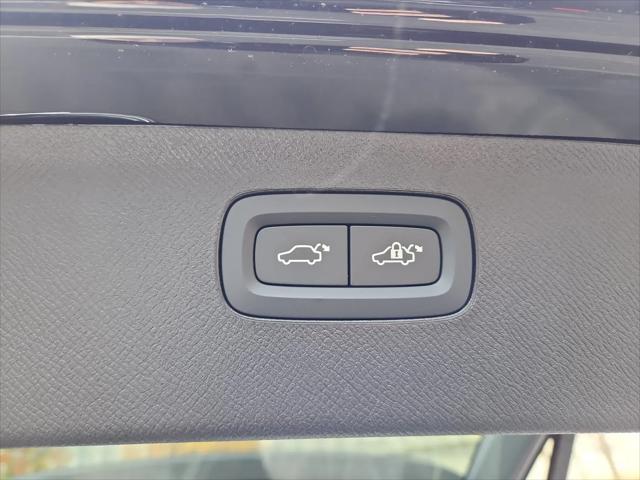 2026 Volvo XC90 Ultra, B6 AWD Gas (mild hybrid), Gasoline, Bright, 7 Seats