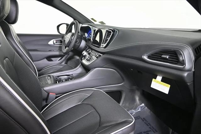 2026 Chrysler Pacifica Limited AWD