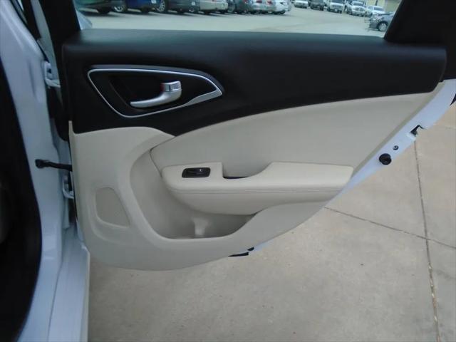 2016 Chrysler 200 Limited