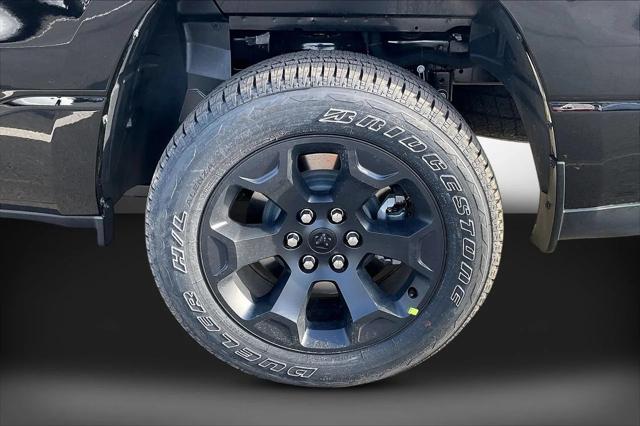New 2026 Diamond Black Crystal Pearl-Coat Exterior Paint RAM  image 32