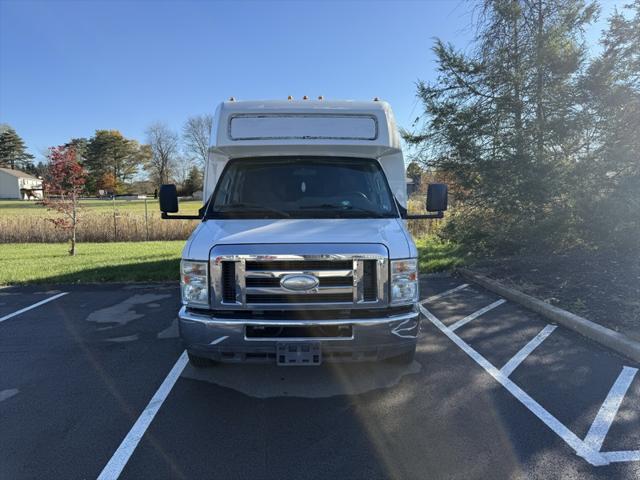2013 Ford E-450 Cutaway Base