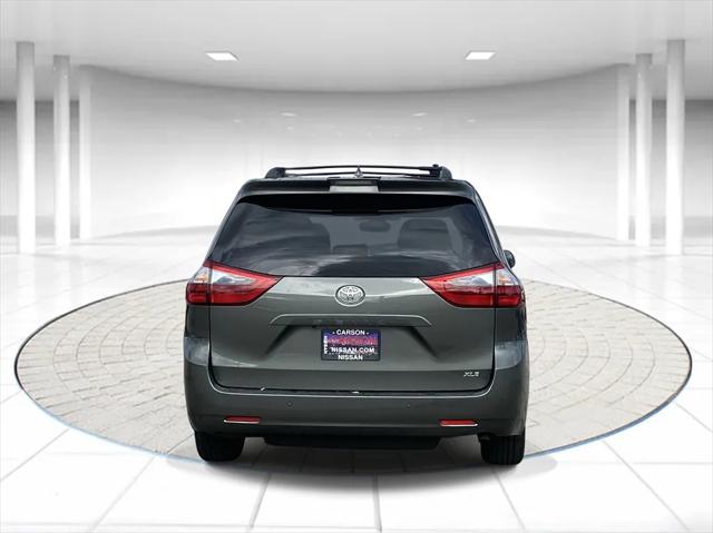 2020 Toyota Sienna XLE