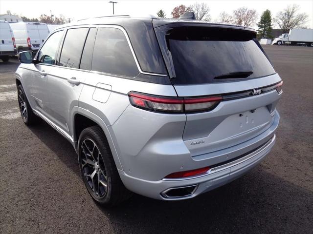 2022 Jeep Grand Cherokee Summit Reserve 4x4 2022 Jeep Grand Cherokee Summit Reserve 4x4