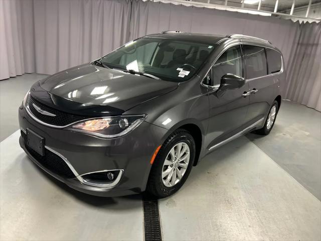 2017 Chrysler Pacifica Touring-L 2017 Chrysler Pacifica Touring-L