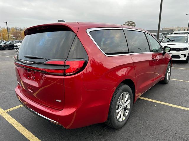 2026 Chrysler Pacifica Select AWD