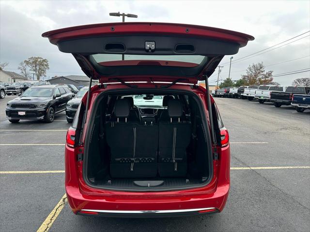 2026 Chrysler Pacifica Select AWD