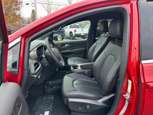 2026 Chrysler Pacifica Select AWD