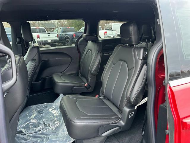 2026 Chrysler Pacifica Select AWD