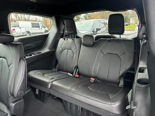 2026 Chrysler Pacifica Select AWD