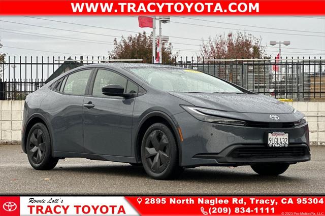 2024 Toyota Prius LE's photo