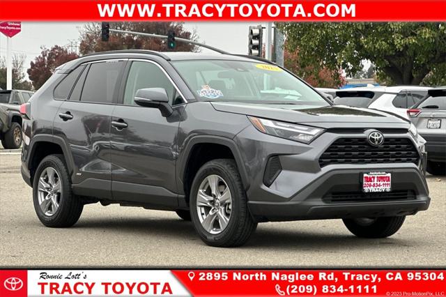 2025 Toyota RAV4 XLE's photo