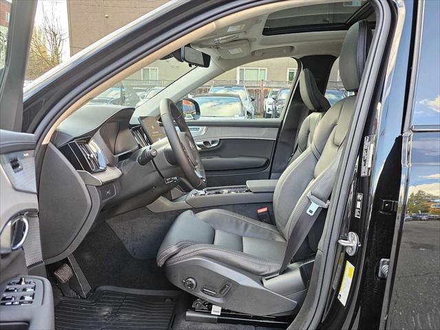 2026 Volvo XC90 Ultra Dark Theme, B6 AWD Gas (mild hybrid), Gasoline, 7 Seats
