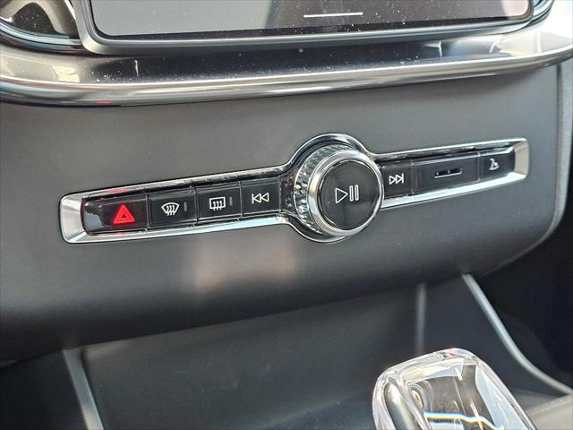 2026 Volvo XC90 Ultra Dark Theme, B6 AWD Gas (mild hybrid), Gasoline, 7 Seats