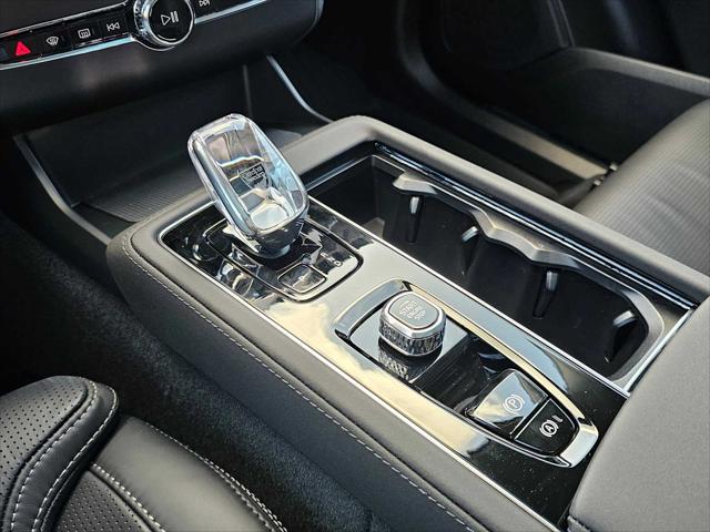 2026 Volvo XC90 Ultra Dark Theme, B6 AWD Gas (mild hybrid), Gasoline, 7 Seats