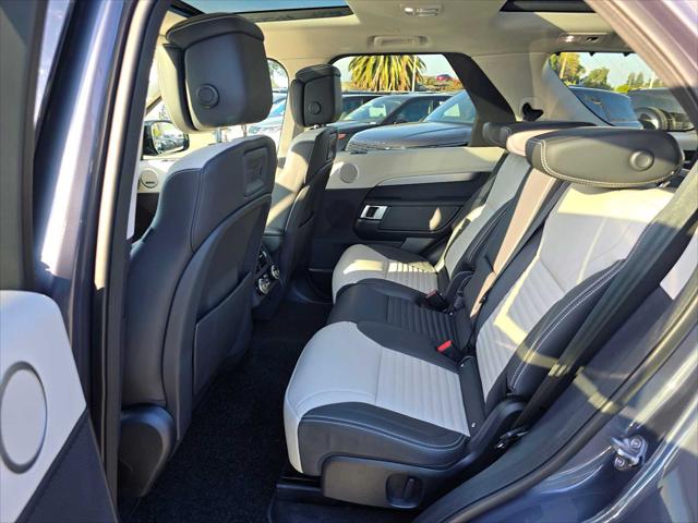 2025 Land Rover Discovery P360 Dynamic SE